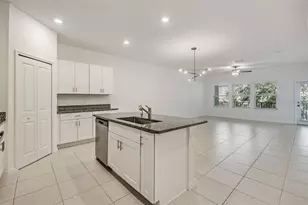 4607 Tuscan Loon Dr, Tampa, FL 33619 - Photo 10