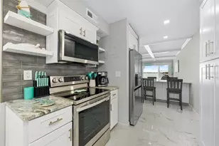 6061 2nd St E, Saint Petersburg, FL 33706 - Photo 6