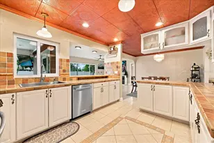 8805 Kenwood Rd, Seminole, FL 33777 - Photo 12