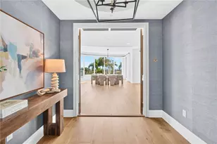 180 Beach Dr NE, Saint Petersburg, FL 33701 - Photo 2