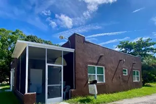 1313 15th St E, Bradenton, FL 34208 - Photo 1