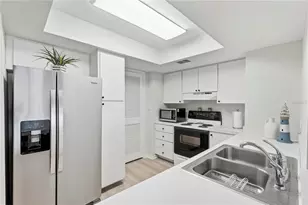 285 107th Ave, Saint Petersburg, FL 33706 - Photo 8