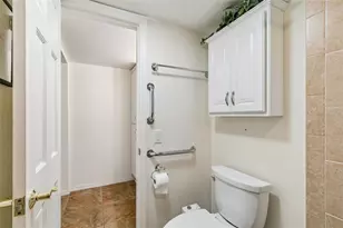10387 Carrollwood Ln, Tampa, FL 33618 - Photo 32