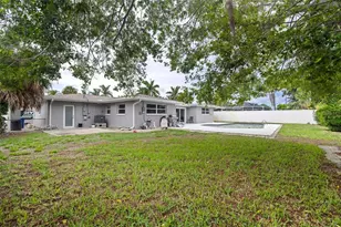 7073 S Shore Dr S, Saint Petersburg, FL 33707 - Photo 32