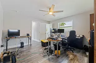 7073 S Shore Dr S, Saint Petersburg, FL 33707 - Photo 26