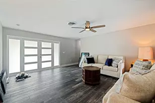7073 S Shore Dr S, Saint Petersburg, FL 33707 - Photo 6
