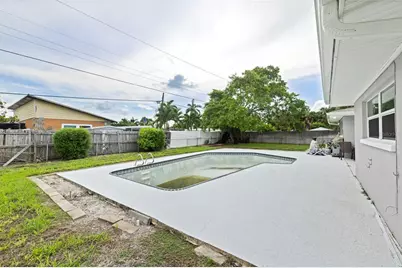 7073 S Shore Drive S, Saint Petersburg, FL 33707 - Photo 30