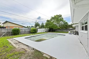 7073 S Shore Dr S, Saint Petersburg, FL 33707 - Photo 30