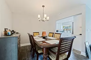 7073 S Shore Dr S, Saint Petersburg, FL 33707 - Photo 8