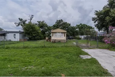 2530 Island Oaks E, Lakeland, FL 33805 - Photo 2