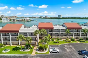 868 Bayway Blvd, Clearwater Beach, FL 33767 - Photo 2