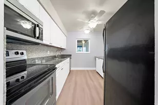 868 Bayway Blvd, Clearwater Beach, FL 33767 - Photo 6