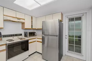 2208 Fletchers Point Cir, Tampa, FL 33613 - Photo 14