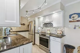 10355 Paradise Blvd, Treasure Island, FL 33706 - Photo 14