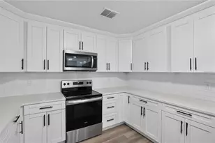 2700 12th St S, Saint Petersburg, FL 33705 - Photo 10