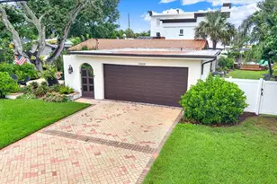 1040 Palm Dr, Belleair Beach, FL 33786 - Photo 2