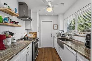 2915 Webber St, Sarasota, FL 34239 - Photo 10