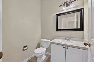 24519 Breezy Oak Ct, Lutz, FL 33559 - Photo 10