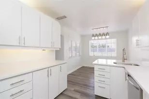 1653 W Snow Cir, Tampa, FL 33606 - Photo 8