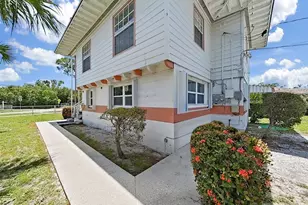2371 7th St S, Saint Petersburg, FL 33705 - Photo 10