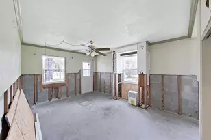 2371 7th St S, Saint Petersburg, FL 33705 - Photo 18