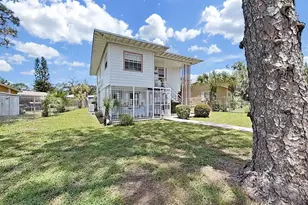 2371 7th St S, Saint Petersburg, FL 33705 - Photo 8
