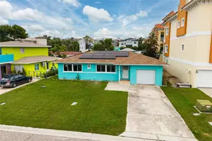136 175th Terrace Dr E, Redington Shores, FL 33708 - Photo 4