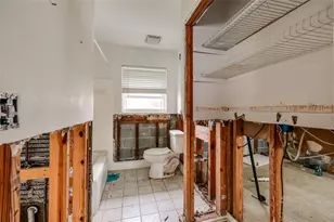 136 175th Terrace Dr E, Redington Shores, FL 33708 - Photo 16