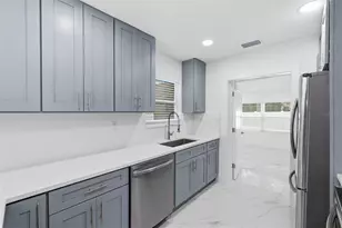 2535 19th St S, Saint Petersburg, FL 33712 - Photo 14