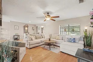 5623 Carie Ct, Zephyrhills, FL 33542 - Photo 4