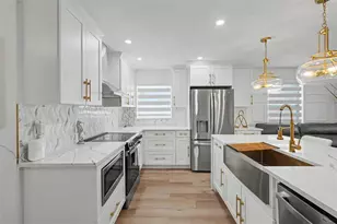 1927 Shore Acres Blvd NE, Saint Petersburg, FL 33703 - Photo 8