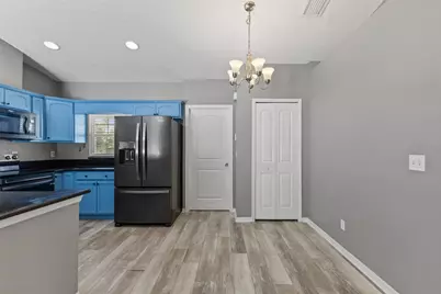 560 Robin Hill Circle, Brandon, FL 33510 - Photo 10