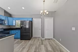 560 Robin Hill Cir, Brandon, FL 33510 - Photo 10