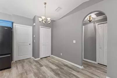 560 Robin Hill Circle, Brandon, FL 33510 - Photo 10