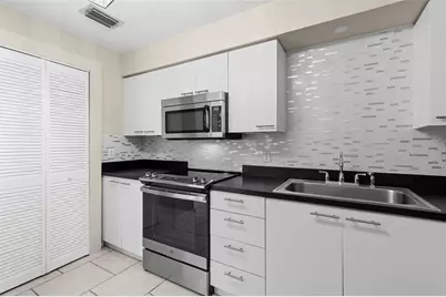 701 Mirror Lake Drive N #201, Saint Petersburg, FL 33701 - Photo 14