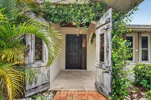 1221 E Lime St, Tarpon Springs, FL 34689 - Photo 4
