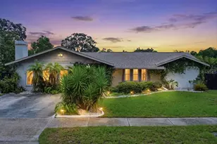 1221 E Lime St, Tarpon Springs, FL 34689 - Photo 2