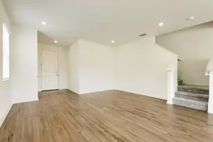 37434 Yukon Dr, Zephyrhills, FL 33540 - Photo 4
