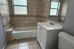 2705 6th St W, Bradenton, FL 34205 - Photo 6