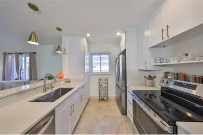 1727 New Hampshire Avenue NE, Saint Petersburg, FL 33703 - Photo 10