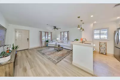 1727 New Hampshire Avenue NE, Saint Petersburg, FL 33703 - Photo 12