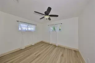 1727 New Hampshire Ave NE, Saint Petersburg, FL 33703 - Photo 20