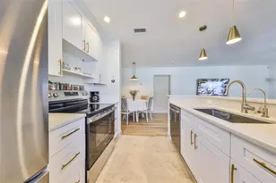 1727 New Hampshire Ave NE, Saint Petersburg, FL 33703 - Photo 8