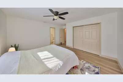 1727 New Hampshire Avenue NE, Saint Petersburg, FL 33703 - Photo 16