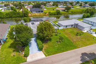 1121 NE 11th Terrace, Cape Coral, FL 33909 - Photo 4