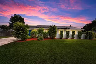 1120 Lakemont Dr, Valrico, FL 33594 - Photo 2