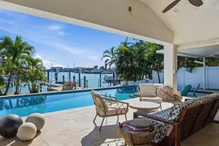 1028 79th St S, Saint Petersburg, FL 33707 - Photo 1