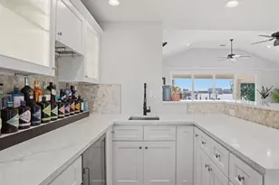 1028 79th St S, Saint Petersburg, FL 33707 - Photo 14