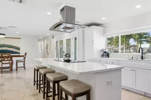 1028 79th St S, Saint Petersburg, FL 33707 - Photo 16
