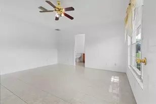 6412 Laurelwood Dr, Zephyrhills, FL 33542 - Photo 28